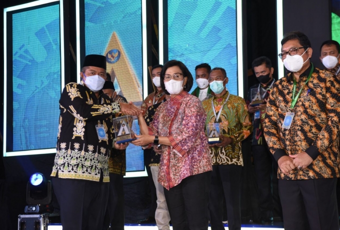 Bupati Alfedri Terima Penghargaan WTP 10 Kali Berturut-turut Dari Menkeu