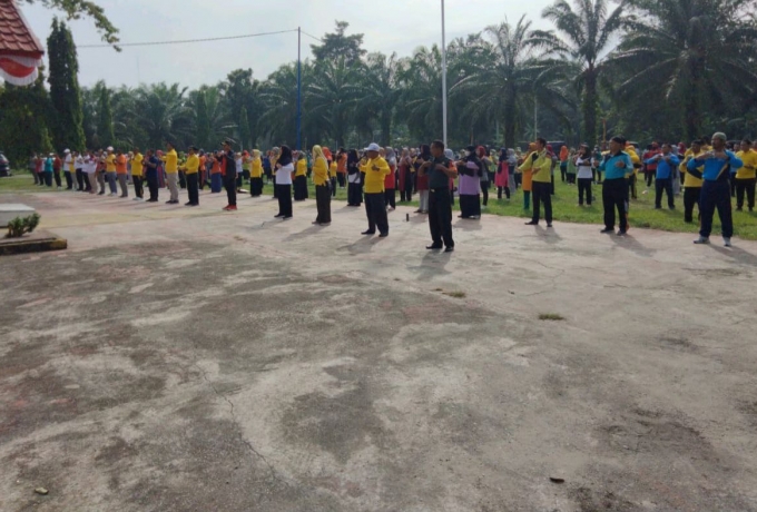 Senam Sehat Babinsa Koramil 11/Tambusai bersama Wakil Bupati Rokan Hulu