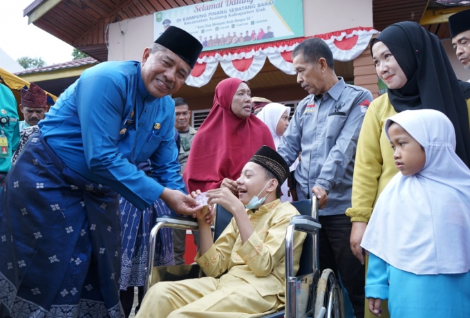Dukung Komitmen, Bupati Alfedri Minta Petugas Bersikap Sopan dan Menghadirkan Senyum Kepada Masyarak