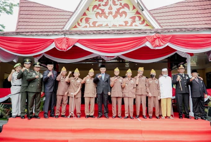 Pj Bupati Kampar Jadi Inspektur Upacara Pada Peringatan Hari Pahlawan 