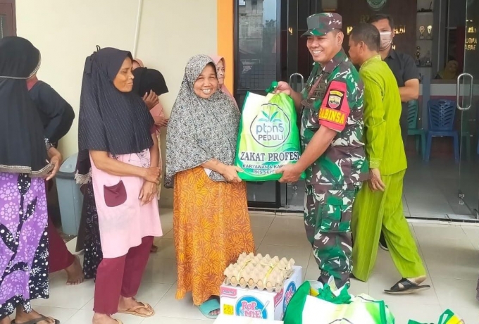 Serka Dedy Junianto Pantau Penyaluran Sembako untuk Warga