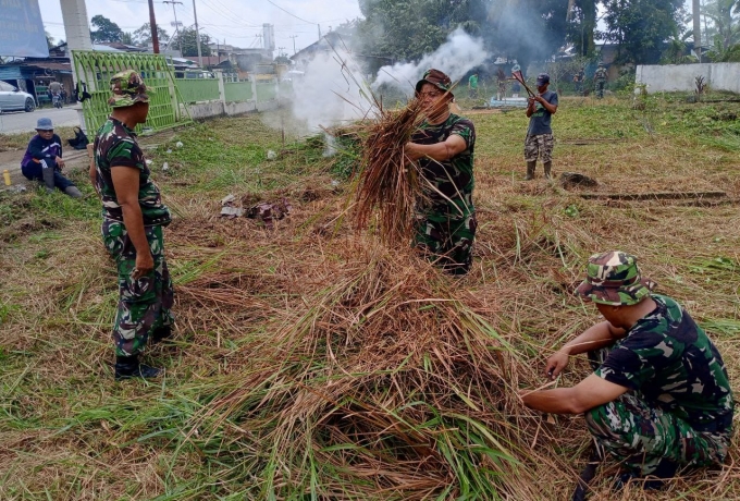 Dalam Rangka Menyambut Hari Juang Kartika, Anggota Koramil 07/Kampar Laksanakan Karya Bhakti 