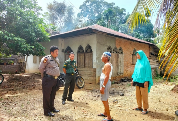 Babinsa Bersama Bhabinkamtibmas Bantu Warga Cari Anak Hilang 