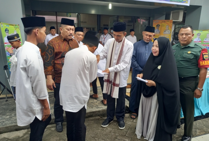 Bersama UAS dan Ratusan Warga Bapenda Kampar  Peringati Isra' Mi'raj Nabi Muhammad