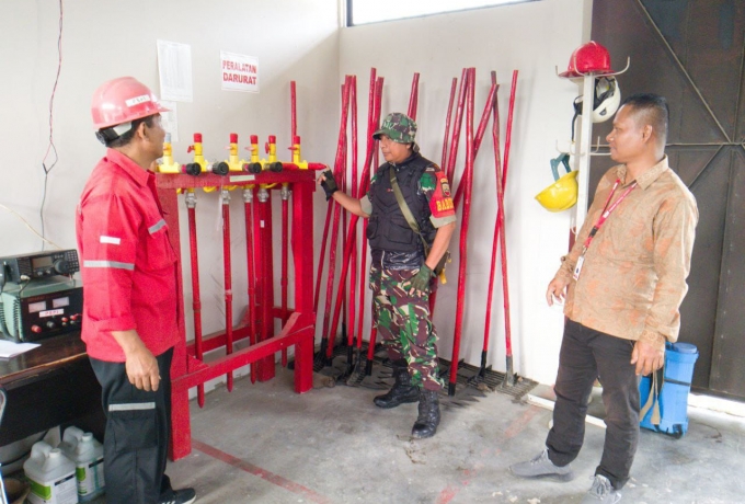 Kesiapsiagaan Penanggulangan Karhutla, Babinsa Koramil 16/Tapung Laksanakan Pengecekan Peralatan