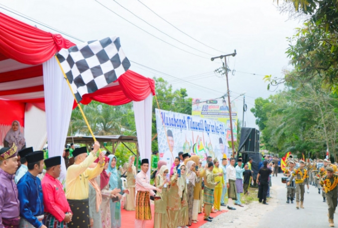 Pj. Bupati Kampar Lepas Pawai Ta'aruf Kafilah MTQ Ke 52