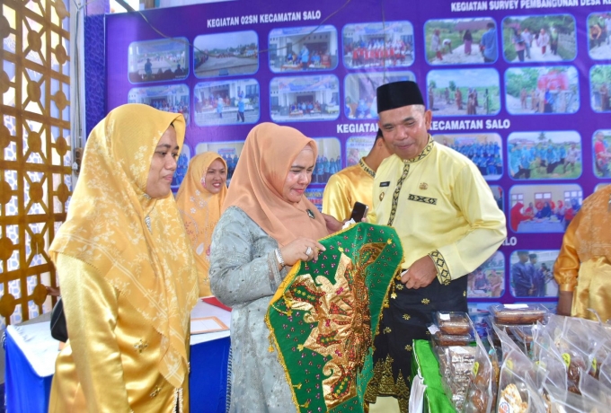 Dukung Penuh MTQ Ke 52 Tingkat Kabupaten Kampar, Pj Bupati Ikuti Pawai dan Buka Bazaar MTQ