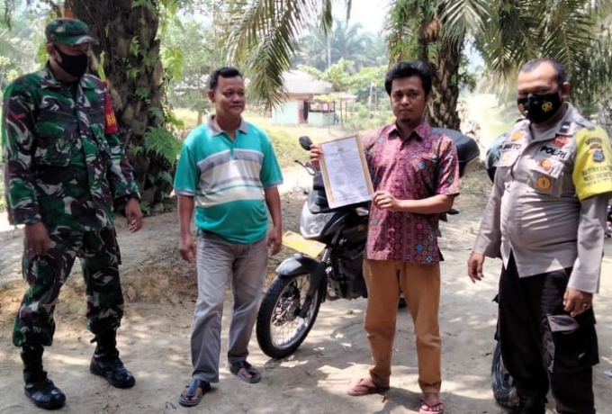 Babinsa Koramil 09/Langgam Bersama Bhabinkamtibmas Himbau Masyarakat Cegah Karhutla