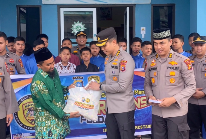 Kunjungi Panti Asuhan, Tim Jumpe Romansa SDM Polda Riau Bagikan Sembako