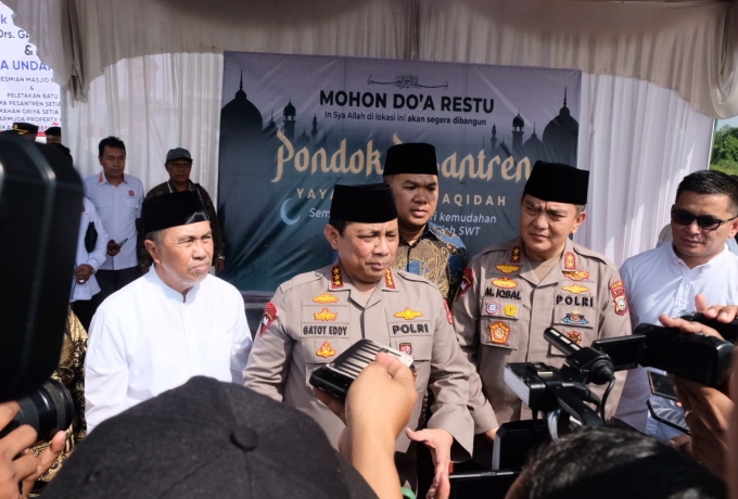 Wakapolri Resmikan Masjid Rosna dan Peletakan Batu Pertama Pembangunan Pesantren di Kampar