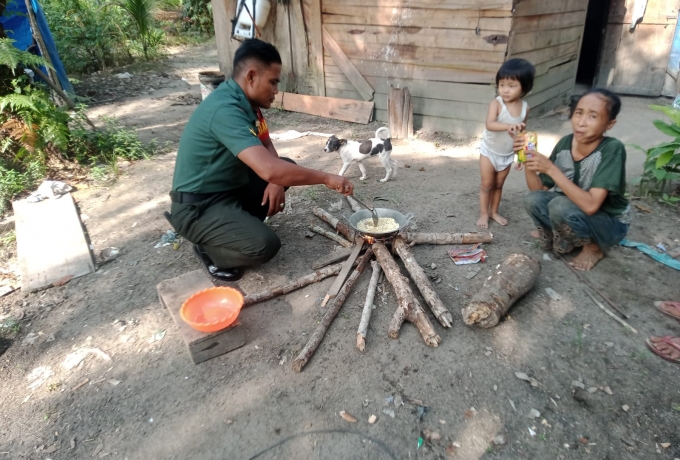 Melalui Babinsa Masuk Dapur, Wujud Kepedulian Koramil 01/Bkn Untuk Warga