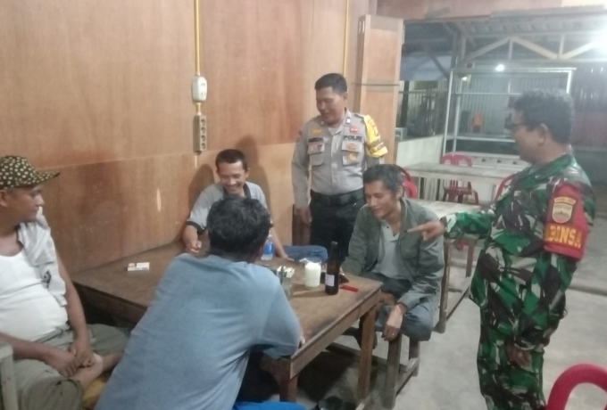 Ciptakan Kondisi Kamtibmas Wilayah Binaan Aman, Babinsa Laksanakan Patroli Malam