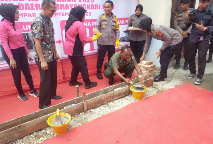 Danramil 01/Bkn Hadiri Letakkan Batu Pertama Pembangunan MCK Bersama Kapolres Kampar