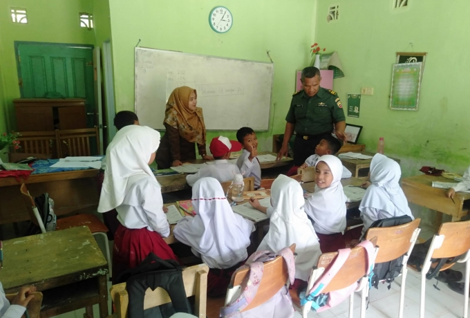 Peduli Generasi Muda, Babinsa Koramil 06 Siak Hulu Berikan Materi Nilai Moral Pancasila