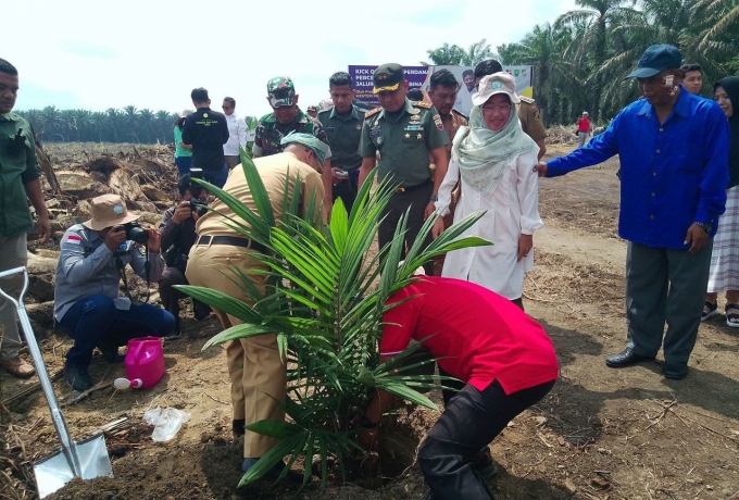 Danramil 16/Tapung Dampingi Dandim 0313/Kampar Hadiri Kunjungan Kerja Dirjen Perkebunan RI
