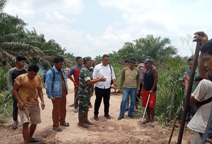 Babinsa Koramil 10/Kunto Darussalam Kodim 0313/KPR Pantau Unjuk Rasa Secara Damai