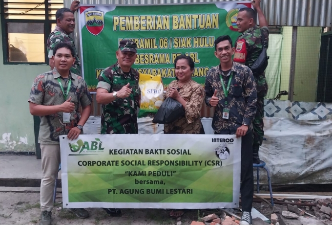 Senasib Sepenanggungan, Bukti Kepedulian Terhadap Warga, Danramil 06 Siak Hulu Bagi Sembako