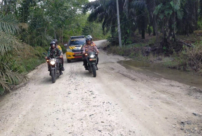 Danramil 04/ Pkl Kuras Bersama Kapolsek Laksanakan Patroli Karhutla