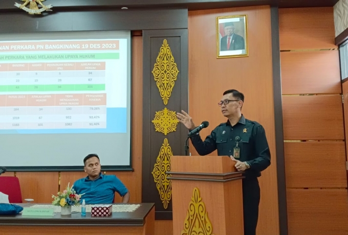 Hantarkan PN Bangkinang Raih WBK Dengan Nilai Tertinggi, Dewa Mohon Pamit Dihadapan Wartawan 