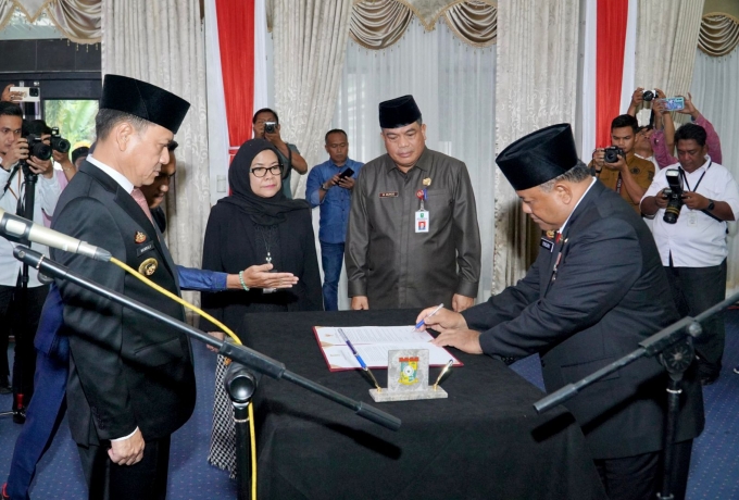 Pj Bupati Hambali Lantik Yusri Sebagai Penjabat Sekda Kampar