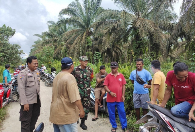 Warga Binaannya Laksanakan Aksi Demo, Babinsa Koramil 16/Tapung Himbau Agar Tidak Anarkis