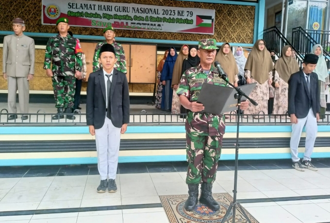 Danramil 01/ Bkn Menjadi Irup Upacara Bendera di Pondok Pesantren Darun Nahdho