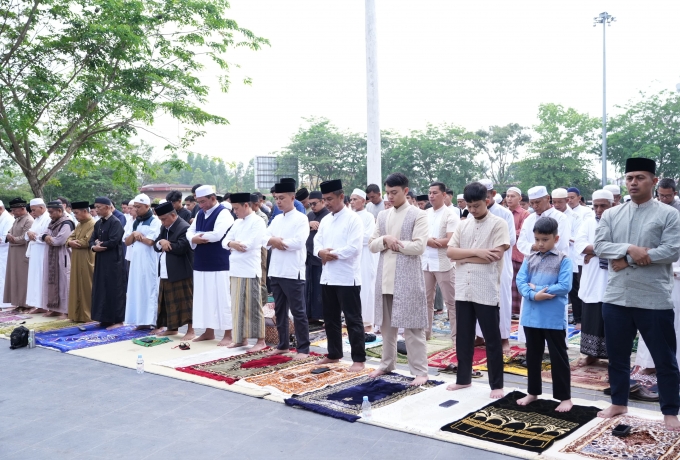 Dandim 0313/KPR Bersama Forkopimda Kab. Kampar, Laksanakan Shalat Idul Fitri 1445 H