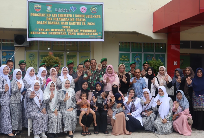 Dalam Rangka Hari Kartini, Kodim 0313/KPR, Bersinergi dengan DPPKBP3A, Berikan Pelayanan KB Gratis