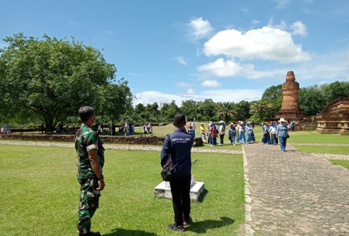 Babinsa Koramil 12/XIII Koto Kampar Pantau Keamanan Objek Wisata Candi Muara Takus