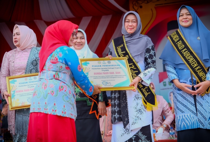 Ketua TP PKK Siak Rasidah Dukung Kontingen Kebupaten Siak di Pembukaan Porseni IGTKI Bengkalis
