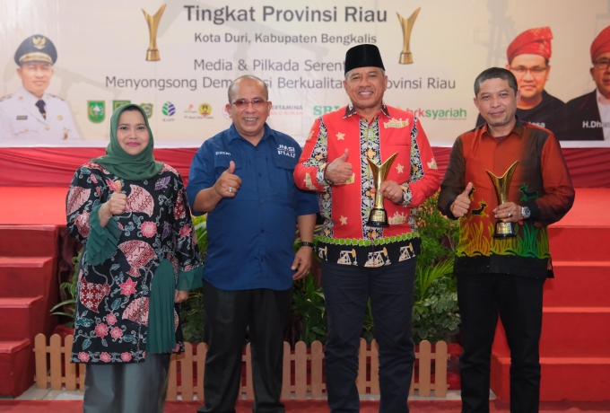 Malam Puncak HUT JMSI Award 2024, Bupati Siak Raih Penghargaan Bupati Aspiratif