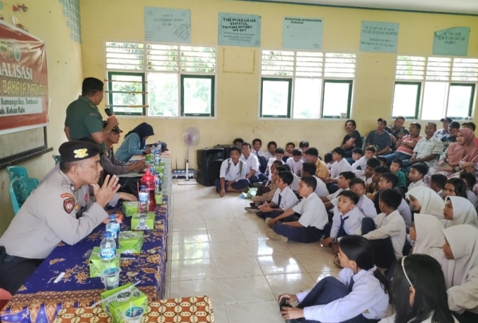 Peltu MS Zuhri Beri Sosialisasi Bahaya Narkoba Terhadap Siswa dan siswi, SMP N 6 Tambusai