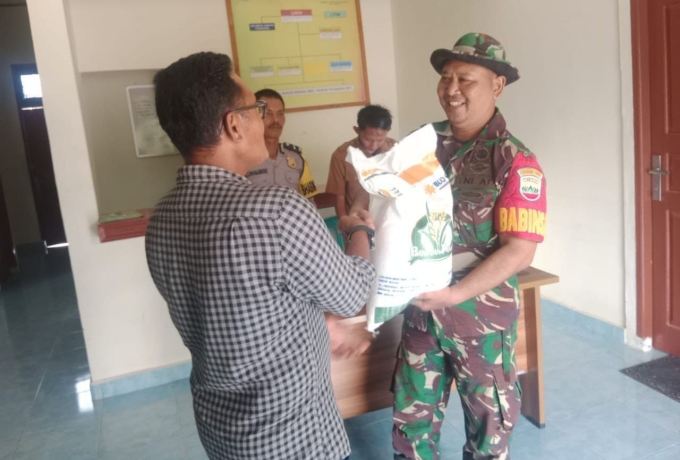 Babinsa 15/Kk Dampingi Pendistribusian Pembagian Beras Bulog Untuk Warga Binaan