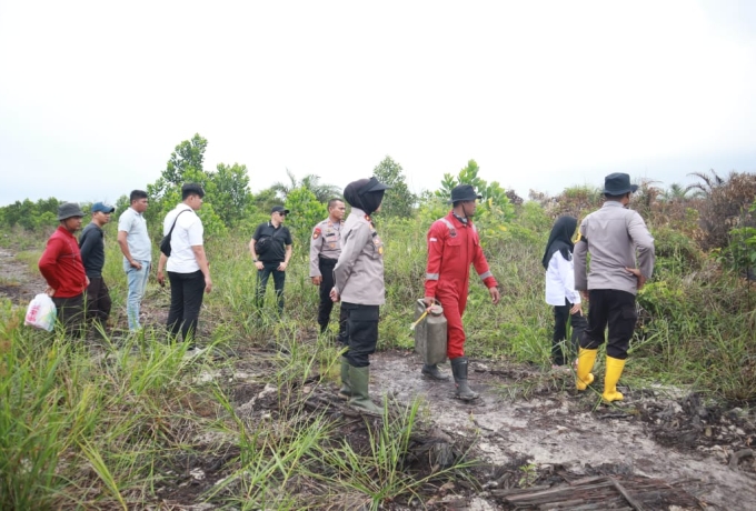 Kapolres Kampar Tinjau Langsung Pemadaman Karhutla di Desa Karya Indah