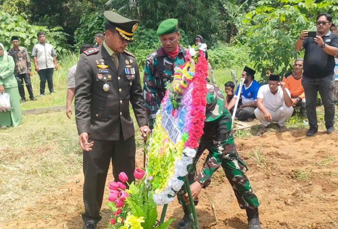 Kodim 0313/Kpr Gelar Upacara Pemakaman Militer untuk Almarhum Sertu Irian Azwir
