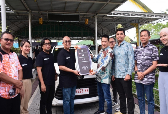 Pj Bupati Kampar Terima CSR Dari Perusahaan 1 Unit Toyota Avanza Bantu Tingkatan Pelayanan Publik 