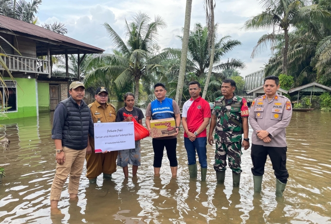 Hadirkan Senyum di Tengah Genangan, PHR Salurkan Bantuan Sembako Bagi Warga Terdampak Banjir