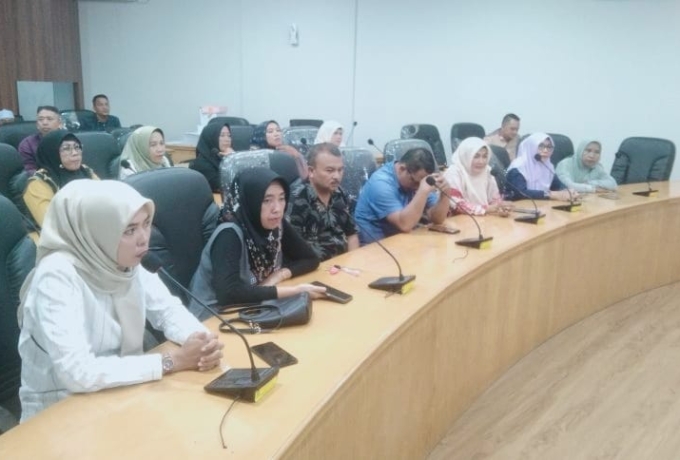  Ketua Bersama Anggota DPRD Kampar Sambut Hangat Aksi Demo Guru THL 