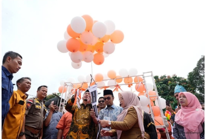 Pimpinan DPRD Kampar Potong Pita Persemian Jembatan