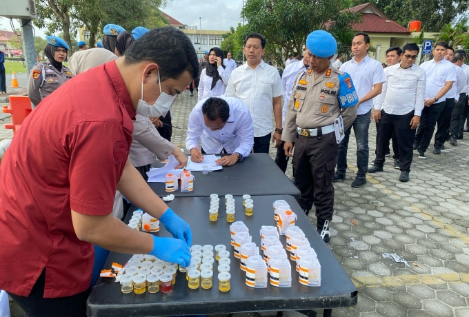 Dadakan Pengecekan Urine Personel, Kapolda Riau Usulkan Pemecatan atau PTDH Personel Positif Narkoba