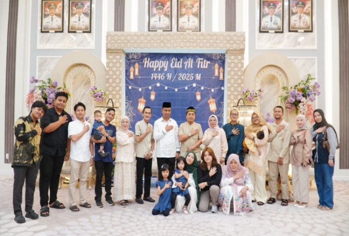 Lebaran Kedua Bupati Kampar Sambut Hangat Silaturahmi Wakil Bupati Kampar Beserta Keluarga