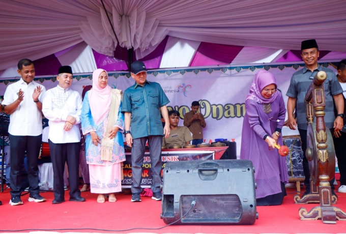 Lestarikan Kearifan Lokal, Bupati Kampar Resmi Buka Festival Lomang Ayo Onam I Tahun 2025 