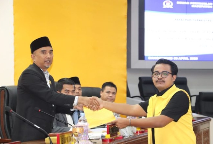 Pandangan Fraksi Golkar DPRD Kampar, Terkait LKPJ Bupati, Tegaskan, Bayar Gaji Honorer 