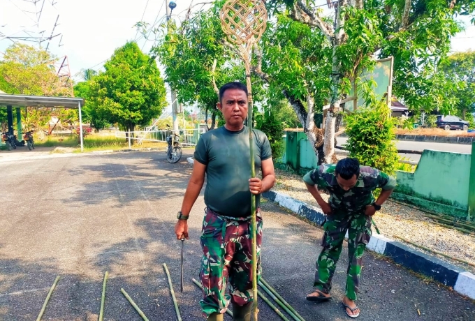Atasi Karhutla, Peronil TNI AD dari Kodim 0313/KPR Luncurkan Alat Pemadam Api, Geprek. 