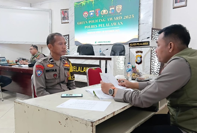 Bhabinkamtibmas Jadi Garda Terdepan Polisi Ramah Lingkungan di Pelalawan