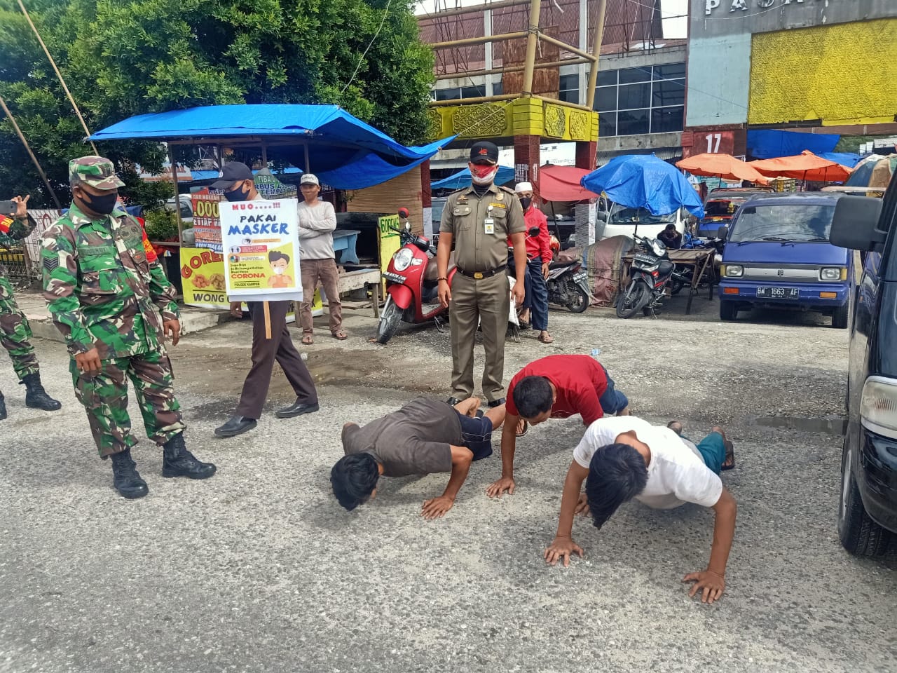 Babinsa Koramil 07/Kampar Bersama Polri Dan Satpol-PP Gelar Operasi Yustisi