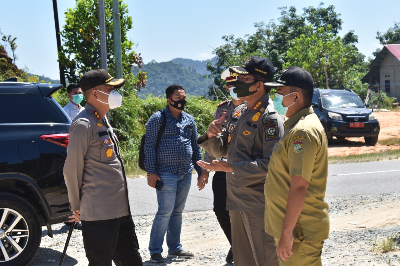 Kapolres Kampar Bersama Dinas Terkait Tinjau Persiapan Pos Cek Point Perbatasan Riau - Sumbar Jelang