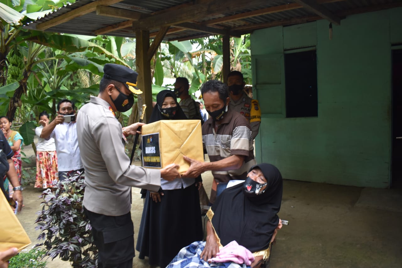 Kapolres Kampar Salurkan Zakat Profesi Personel dan Bansos untuk Warga Kurang Mampu