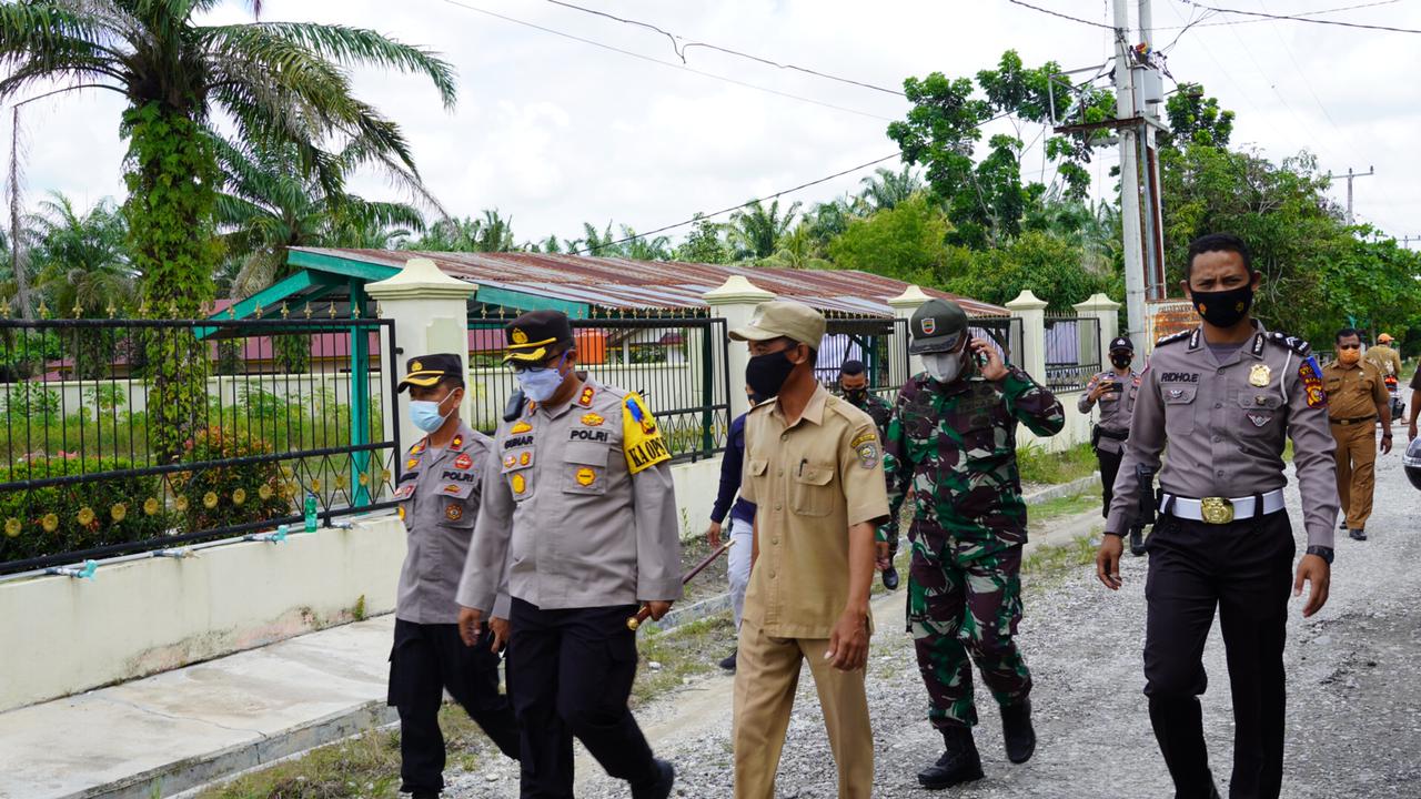 Kapolres Siak Cek Posko PPKM Di Kampung Sialang Sakti Kecamatan Dayun
