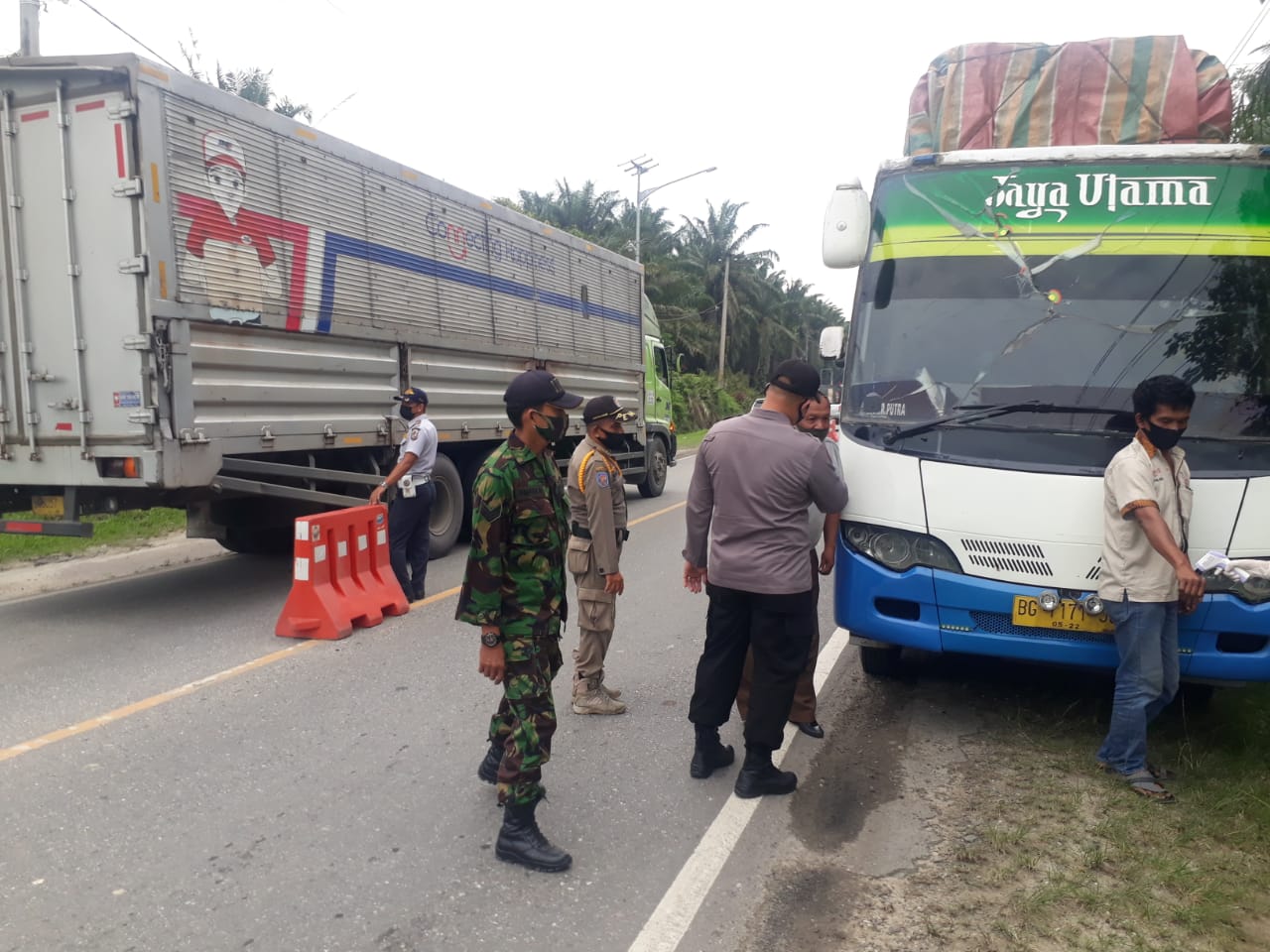 Babinsa Koramil 15/Kuala Kampar Dengan Instansi Terkait Lakukan Peyekatan Larangan Mudik